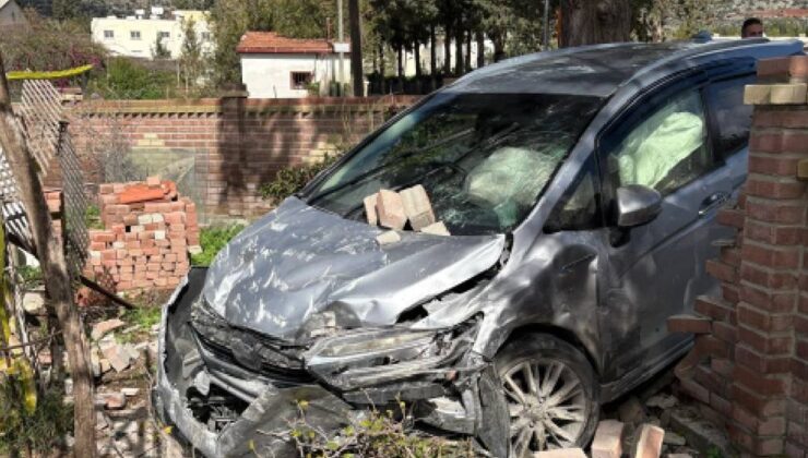 Boğazköy'de kaza… Araç evin bahçe duvarına çarptı