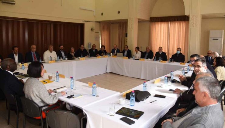 Kıbrıslı Türk ve Kıbrıslı Rum siyasi partiler ara bölgede bir araya geldi