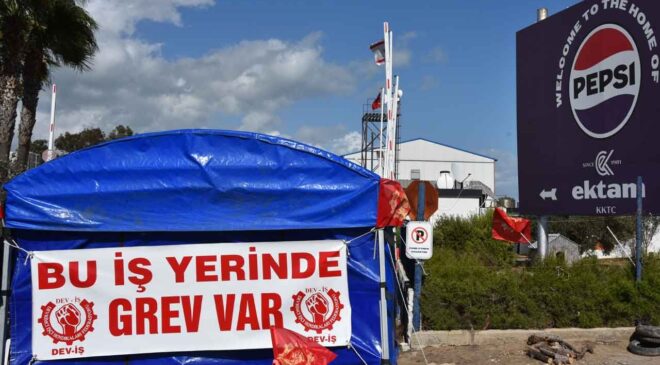 KTAMS VE KAMUSEN özelde sendikalaşmaya destek için grev yaptı