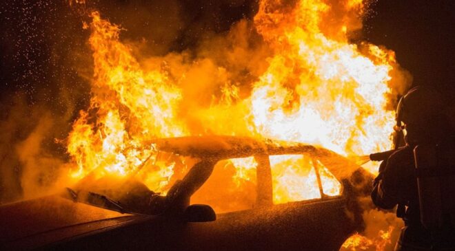 Paşaköy’de park halindeki araçta yangın