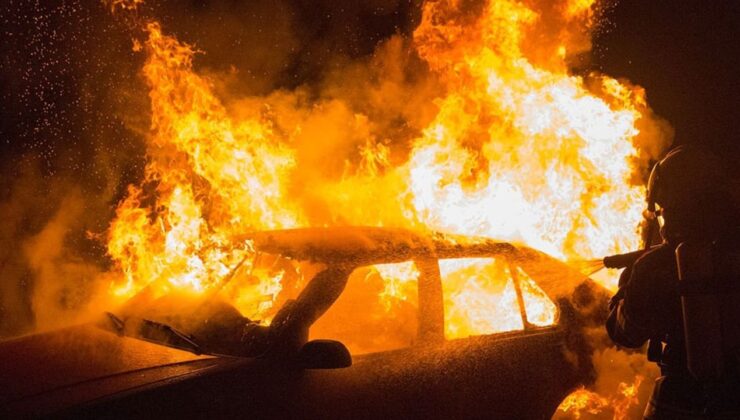 Paşaköy’de park halindeki araçta yangın