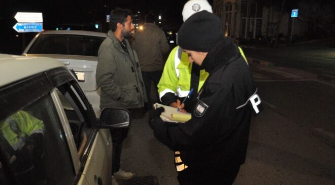 Trafik denetimlerinde 12 alkollü sürücü rapor edildi, 29 araç trafikten men edildi